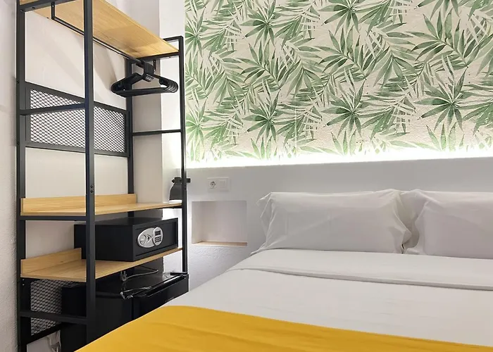 Nanit Rooms Ibiza Hostal