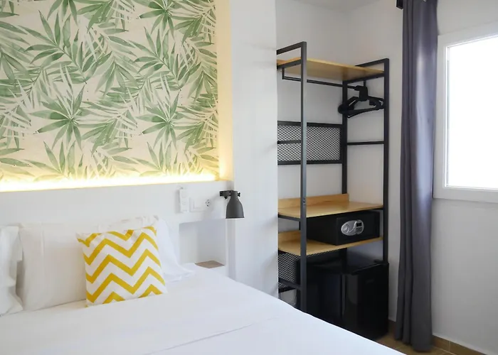 Nanit Rooms Ibiza Hostal